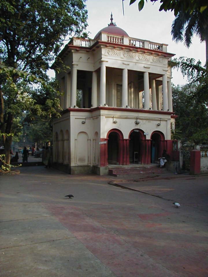 দক্ষিণেশ্বরের নহবত — সারদা দেবী এখানেই থাকতেন